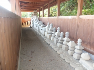 新田一族の供養塔・円福寺